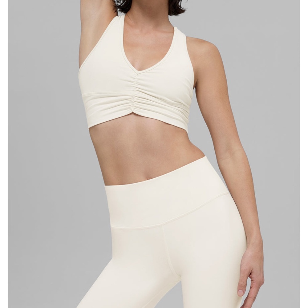 🤍 NWOT Alo Wild Thing Bra Ivory